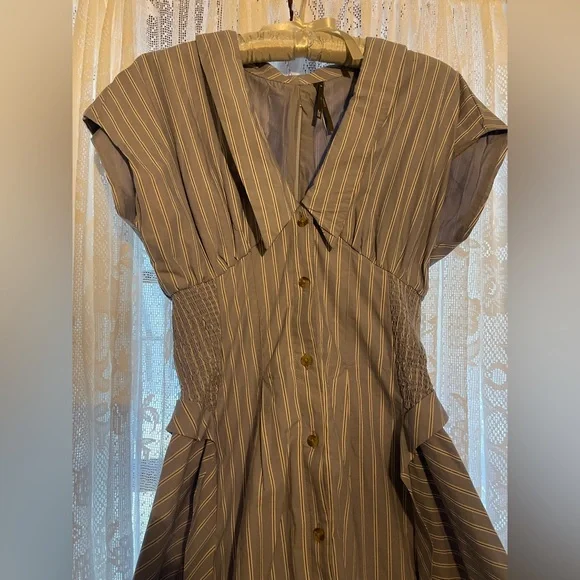 By Anthropologie Short-Sleeve V-Neck Pleated Midi Dress - Picture 6 of 11